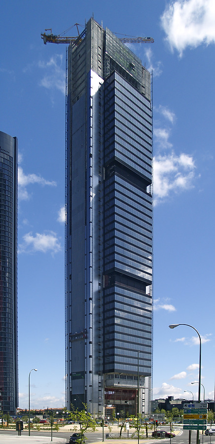 Torre Caja Madrid by Cesar Serrano