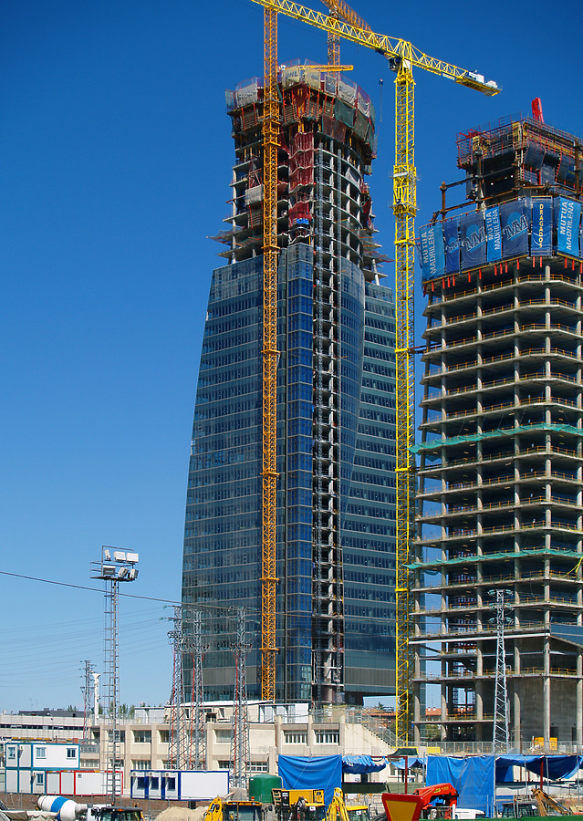 Torre Espacio by Cesar Serrano
