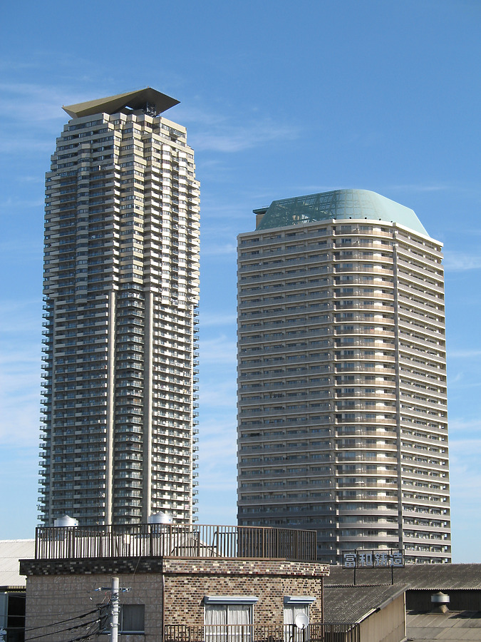 Elsa Tower 32 by Kevin Hemphill