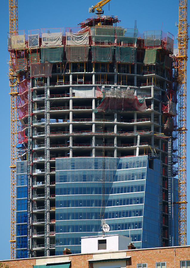 Torre Espacio by Cesar Serrano