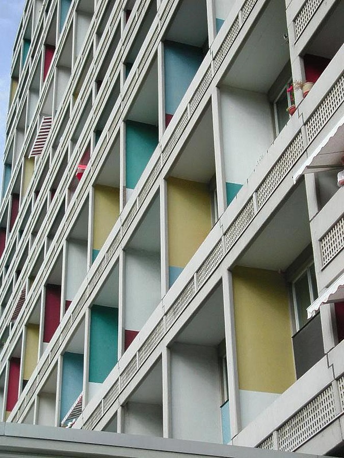 Le-Corbusier-Haus by Cesar Serrano