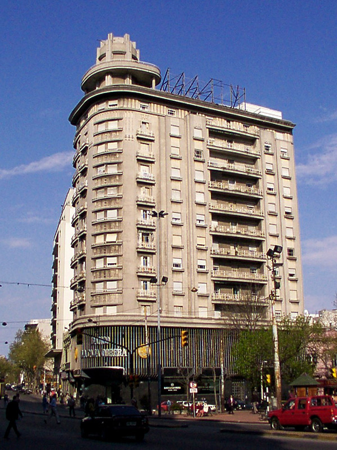 Edificio Santiago de Chile by Daniel Kieckhefer
