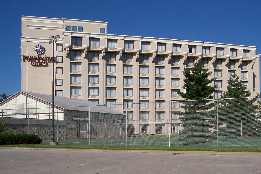 Holiday Inn - Airport West / Earth City by Ryan Hildebrand