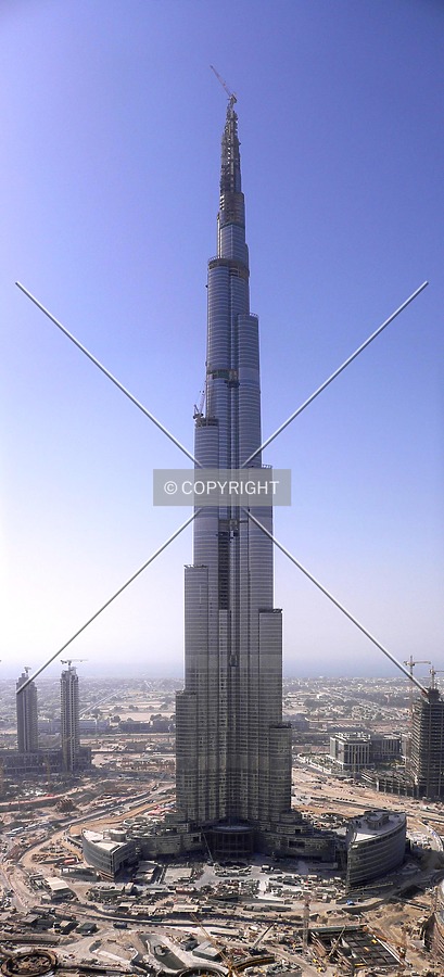 Burj Khalifa by Arvin Daeizadeh
