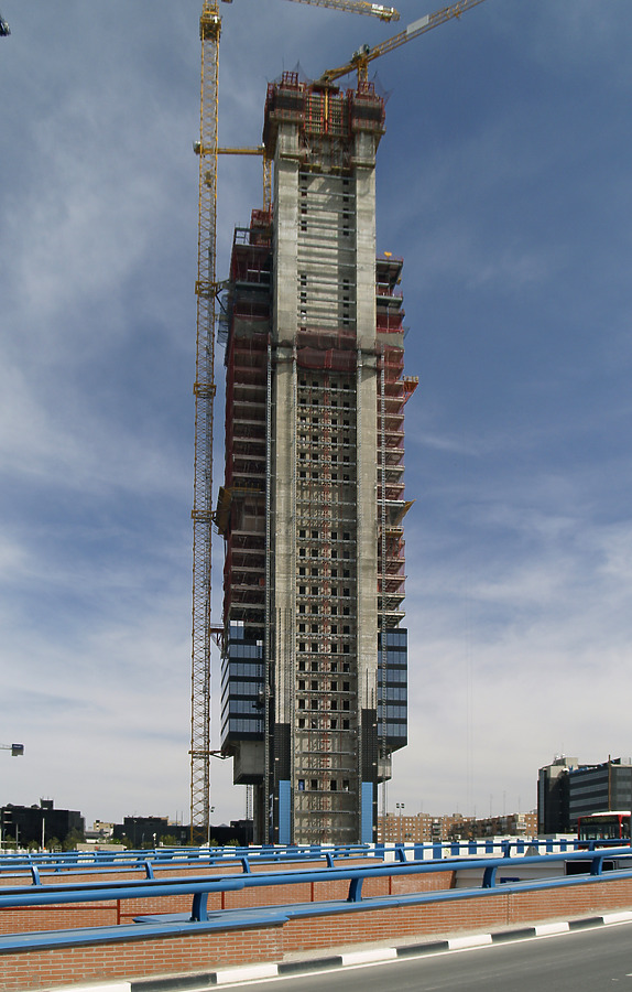 Torre Caja Madrid by Cesar Serrano