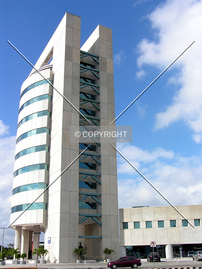 Torre Banamex by Luis Ibáñez
