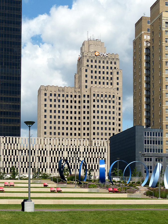 PNC Bank Building by Nate Lindsey