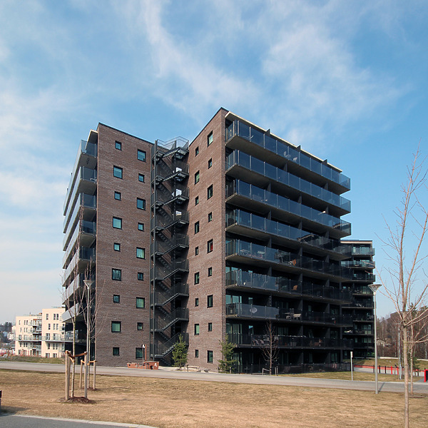 John Strandruds vei 7-11 by Kjetil Balog