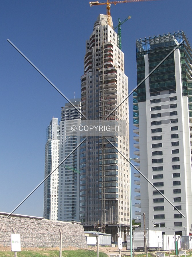Torre Renoir 1 by Maximiliano Buono