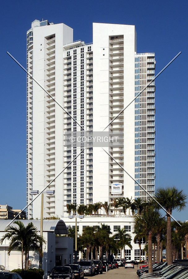 Paramount Bay at Edgewater Square by Jorge Molina