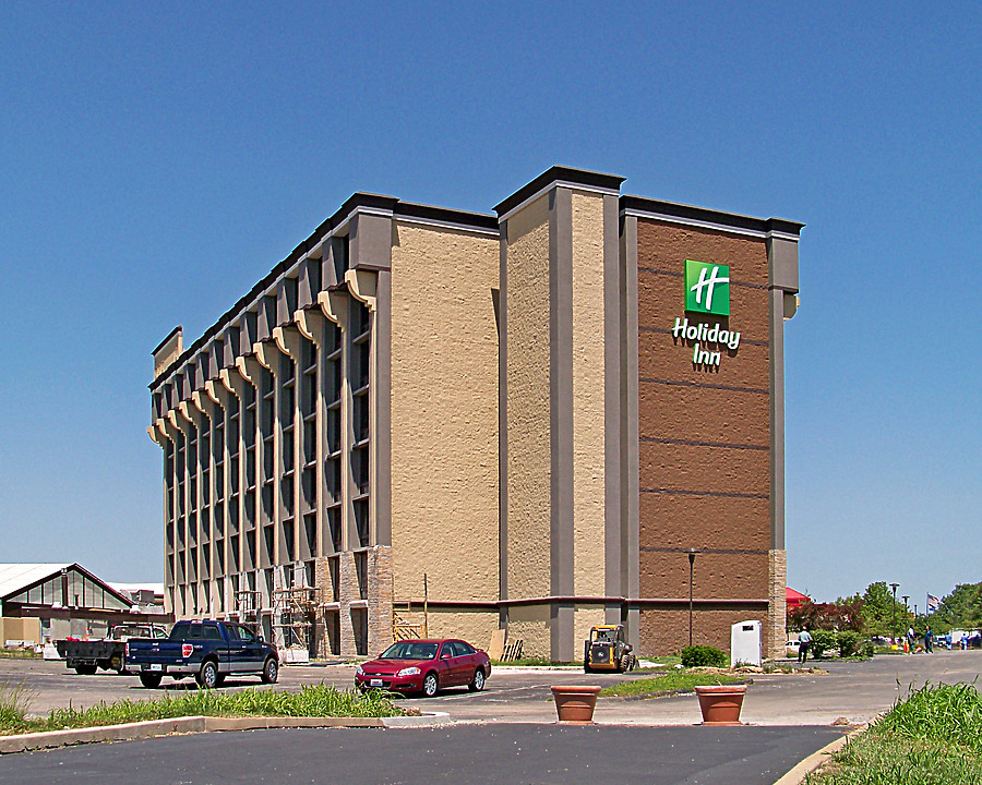 Holiday Inn - Airport West / Earth City by Ryan Hildebrand