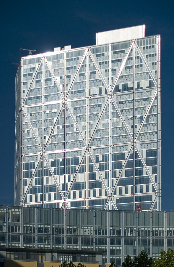 The Broadgate Tower by Cesar Serrano
