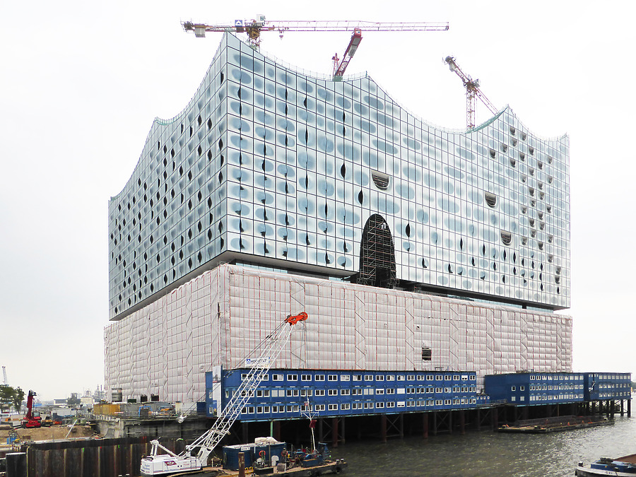 Elbphilharmonie by Der Hamburger