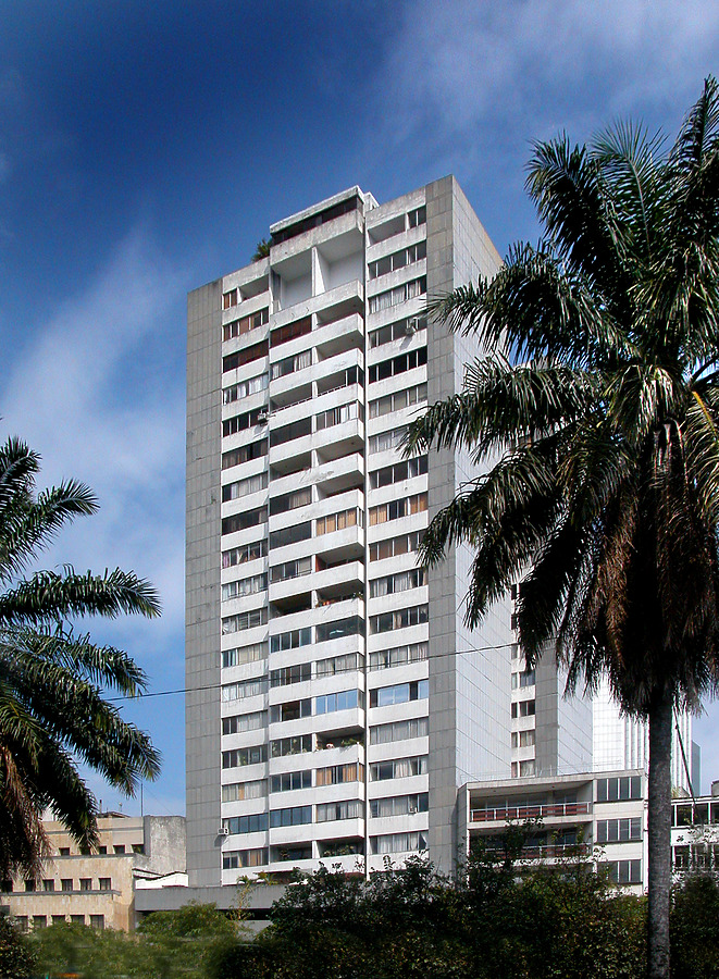 Edificio Avenida America by Jim Schwartz