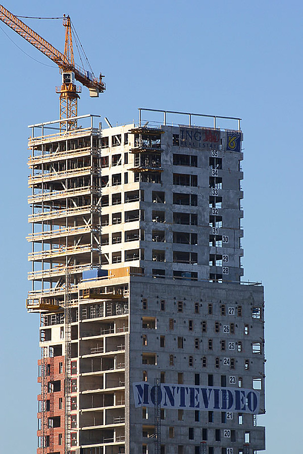 Montevideo by Michiel van Dijk