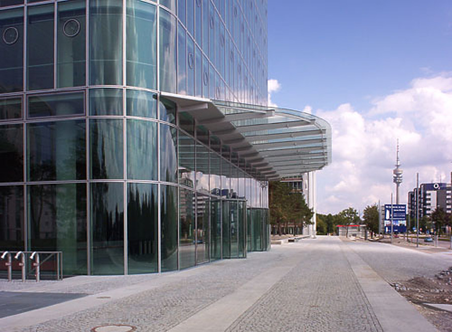 Hochhaus Uptown München by Pavel Toczynski