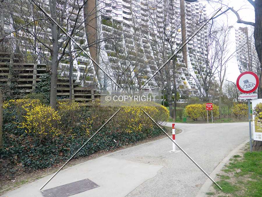 Wohnpark Alterlaa - Block C1-C4 by Nephilim