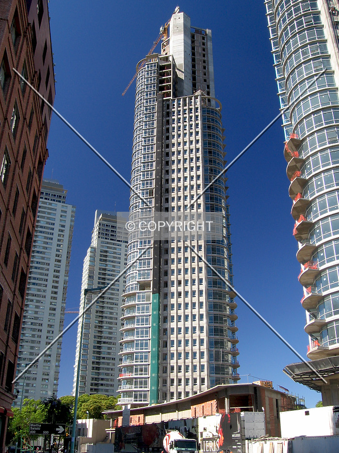 Mulieris torre Norte by Maximiliano Buono