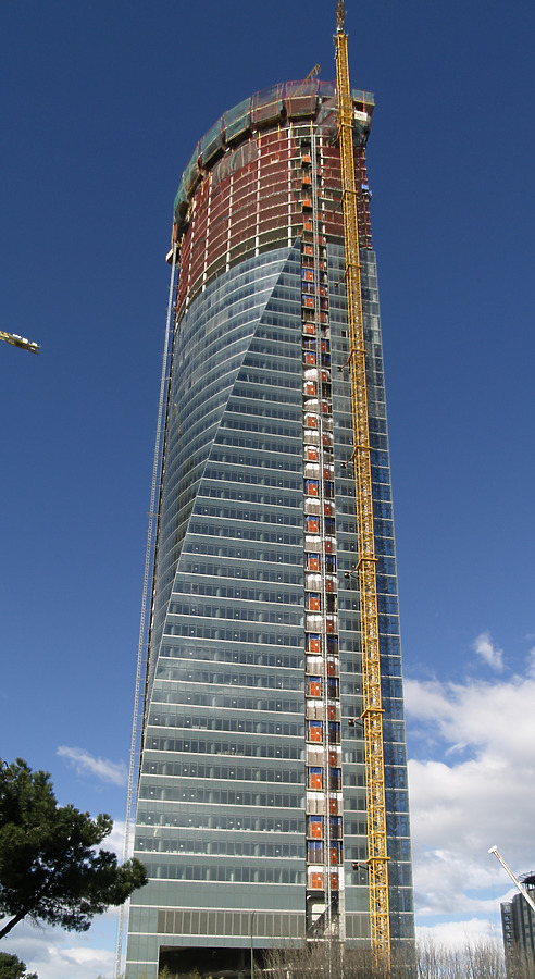 Torre Espacio by Cesar Serrano