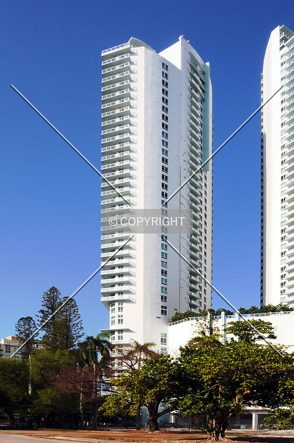 Quantum on the Bay North Tower by Jorge Molina