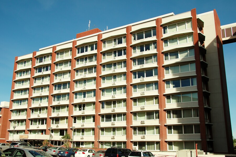 Golden West Manor - Central Tower