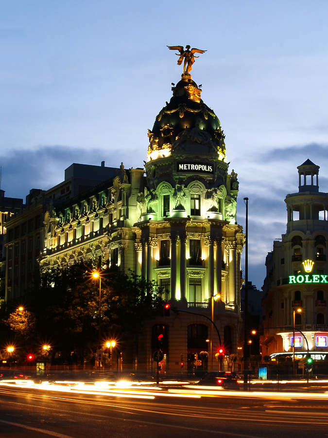 Edificio Metropolis by Cesar Serrano