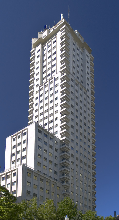 Torre de Madrid by Cesar Serrano