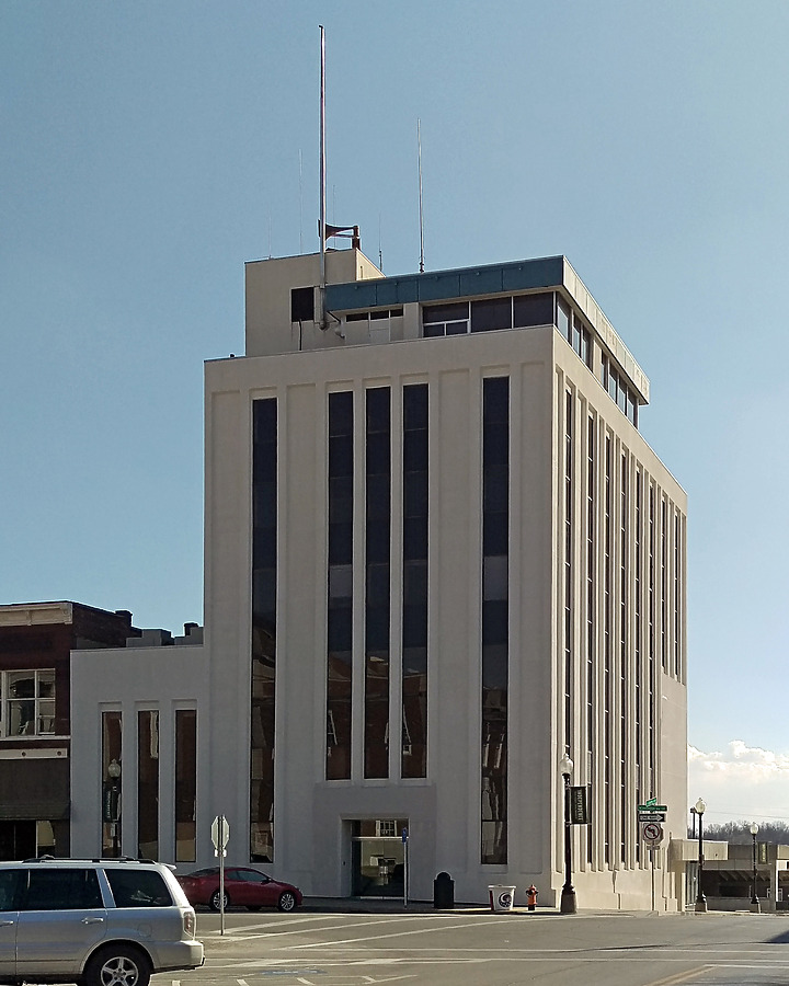 Bank of America Building by Ryan Hildebrand