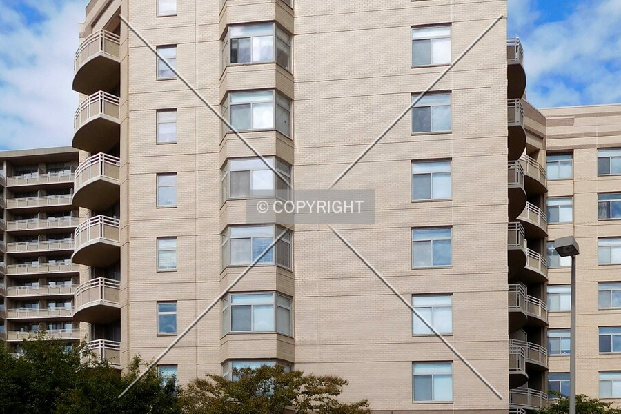Crescent Plaza