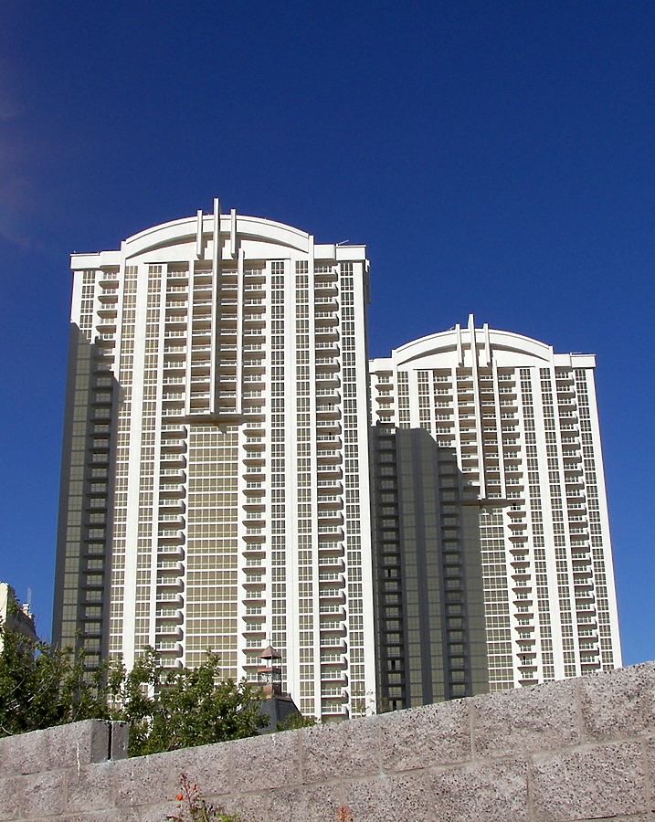 The Signature at MGM Grand - Tower II by Rodney Gunn