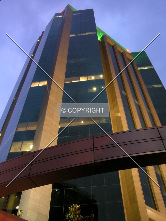 Torre Empresarial Altiva by Luis Ibáñez