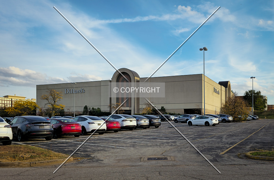 Chesterfield Mall by Ryan Hildebrand