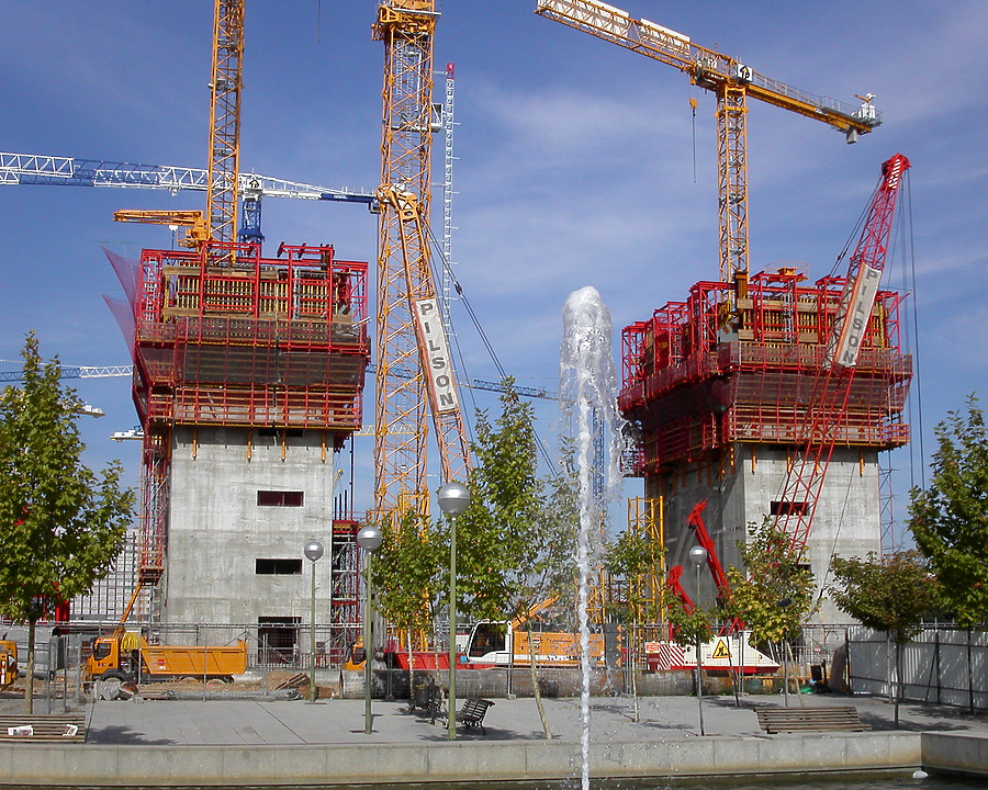 Torre Caja Madrid by Cesar Serrano