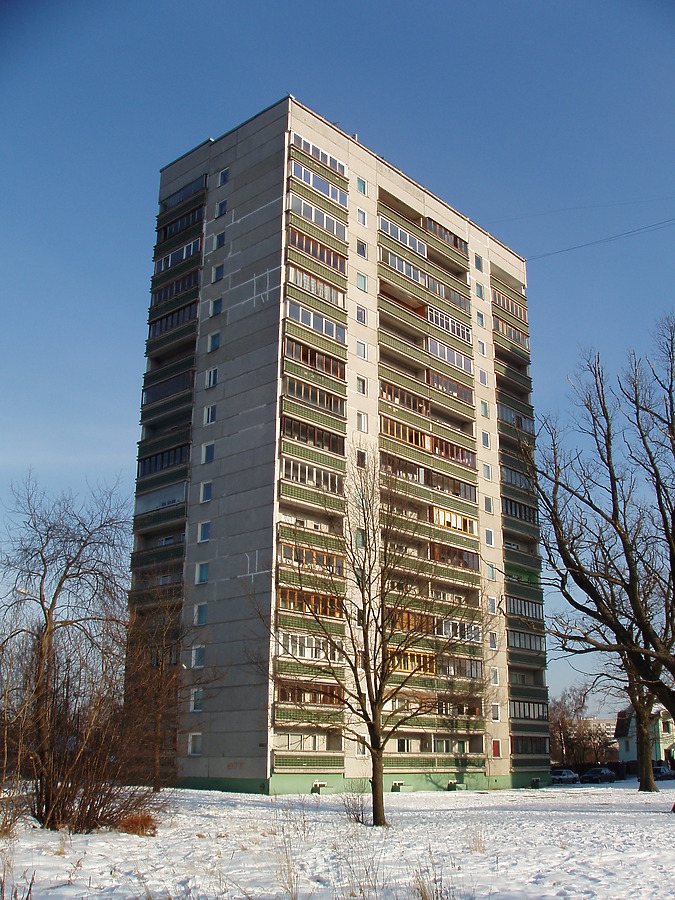 Vienibas gatve 168 by Laurijs Svirskis