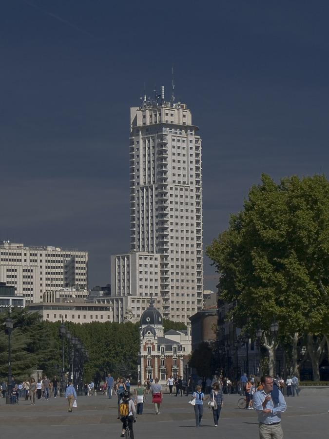 Torre de Madrid by Cesar Serrano