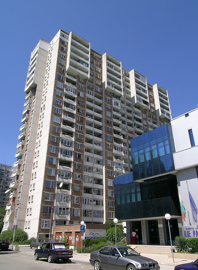 Zona B-5, Block 10 by Kaloian