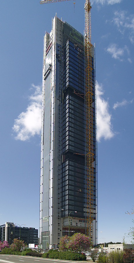 Torre Caja Madrid by Cesar Serrano
