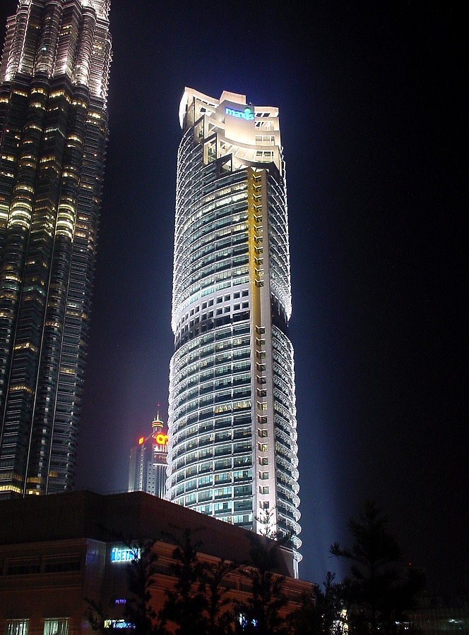 Menara Maxis by Edmund Teo