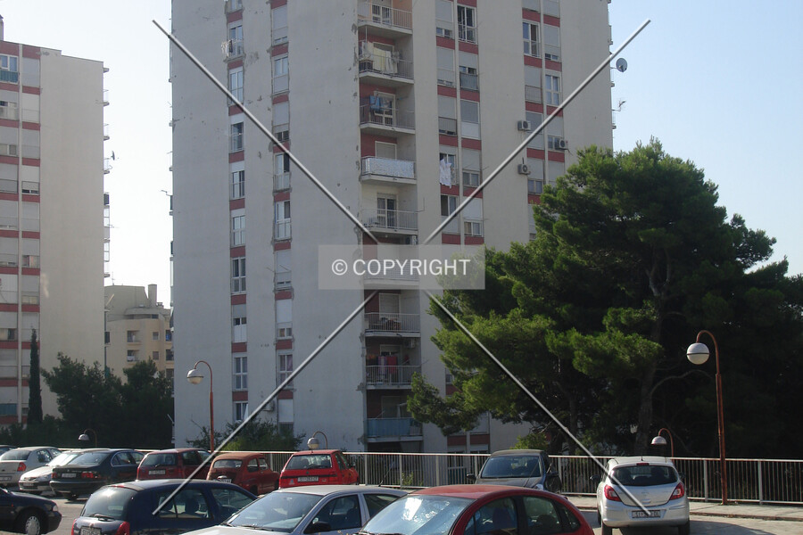 Njegošev trg 2b