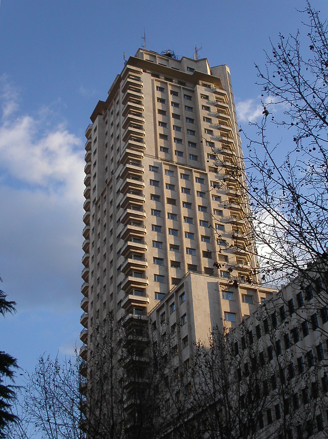 Torre de Madrid by Cesar Serrano