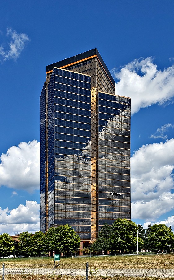 1000 Town Center by Ryan Hildebrand