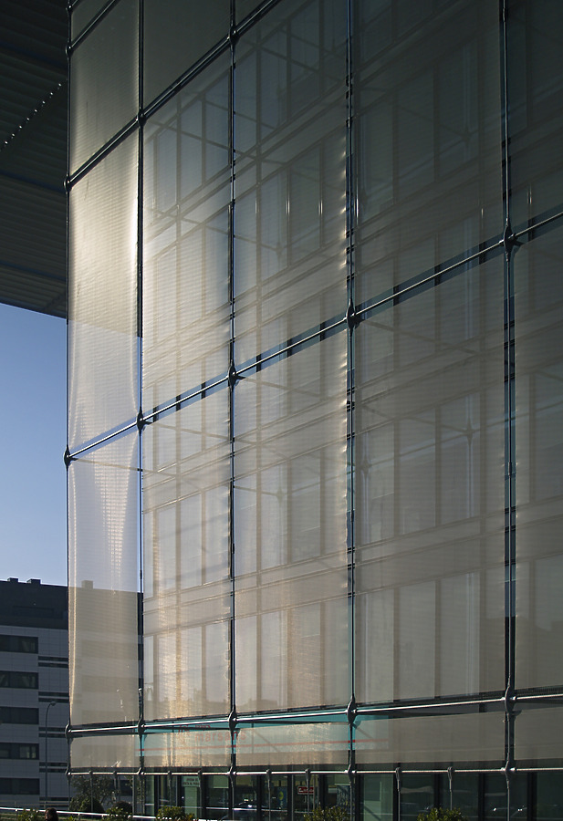 Edificio Portico by Cesar Serrano