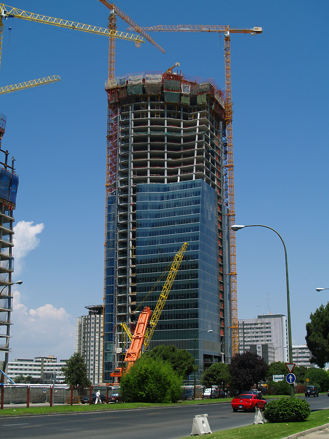 Torre Espacio by Cesar Serrano