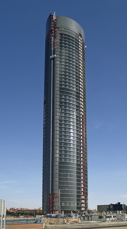 Torre Sacyr Vallehermoso by Cesar Serrano