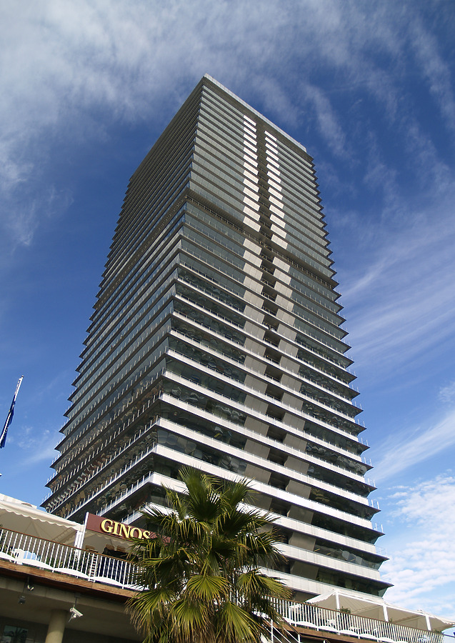 Torre Mapfre by Cesar Serrano