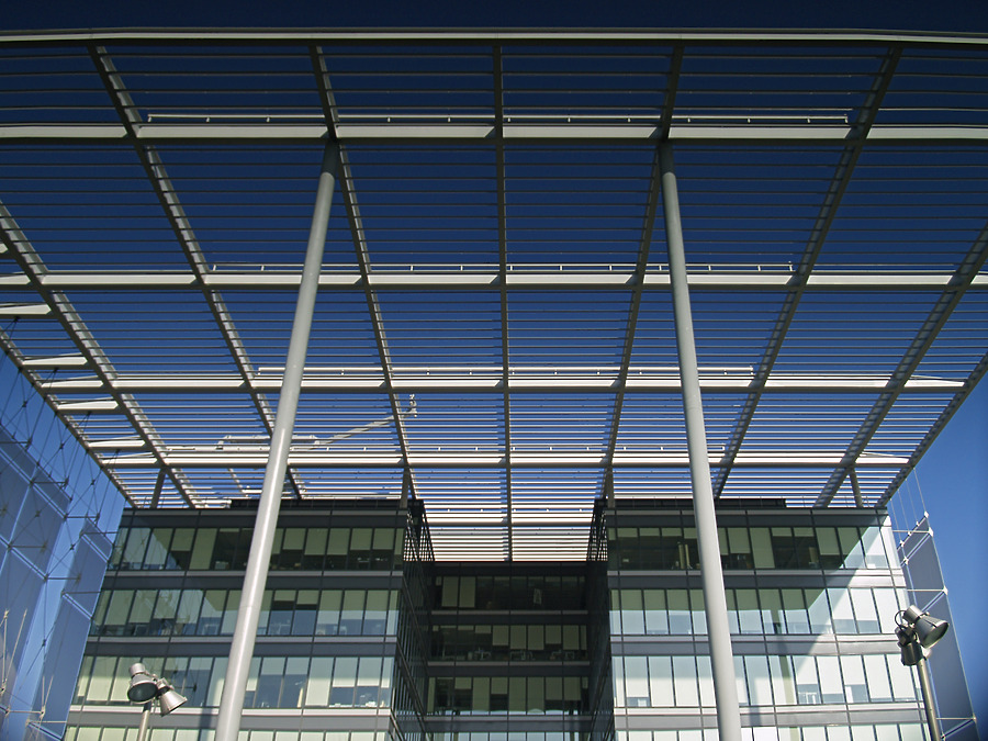 Edificio Portico by Cesar Serrano