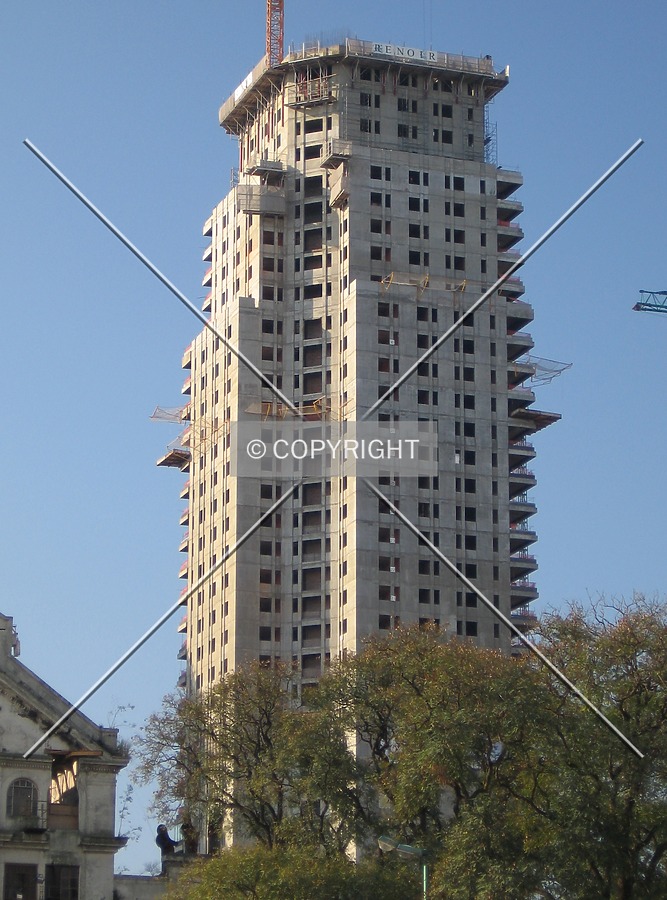 Torre Renoir 1 by Maximiliano Buono