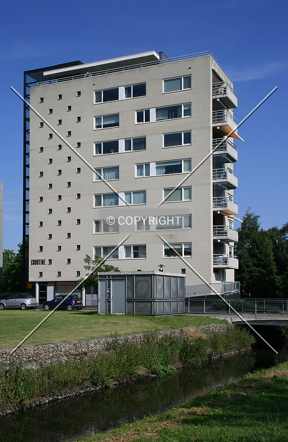 Courtine by René Hogendijk