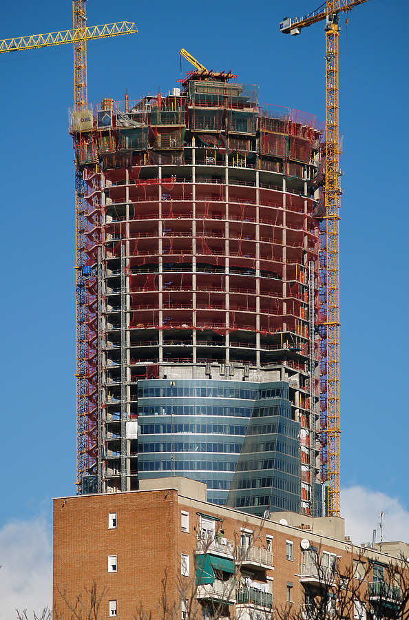 Torre Espacio by Cesar Serrano
