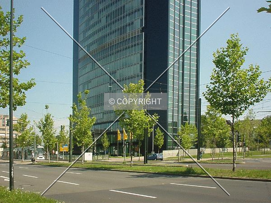 ARAG Tower by Nephilim